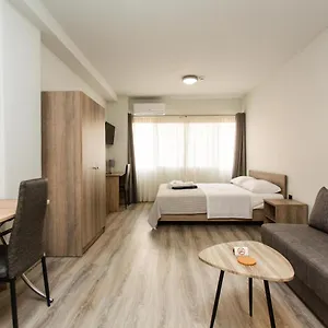 https://john-central-suites.hotels-of-thessaloniki.com