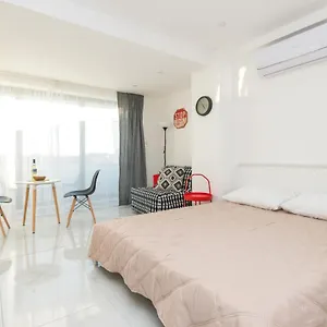 https://six-apartments.hotelsatayianapa.com